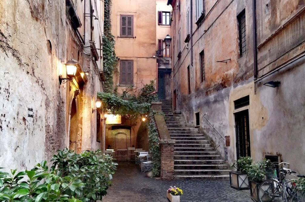 Via dei Coronari in Rome has entered the ranking of the 10 most beautiful streets in the world - Trastevere Vintage Rosazza